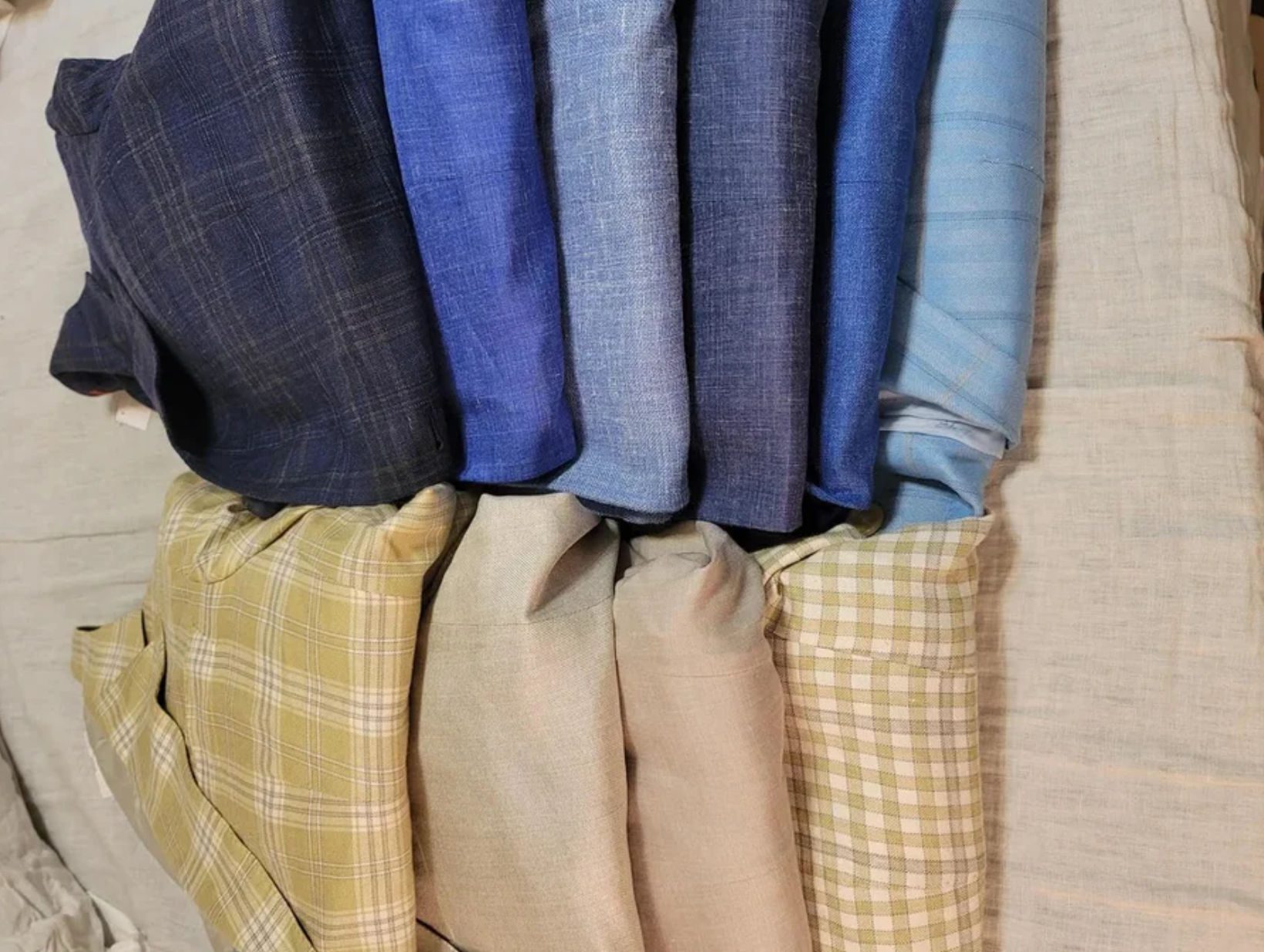 Αγόρασε μεταχειρισμένα σακάκια 10 δολαρίων και έπαθε σοκ όταν έμαθε την πραγματική τους αξία