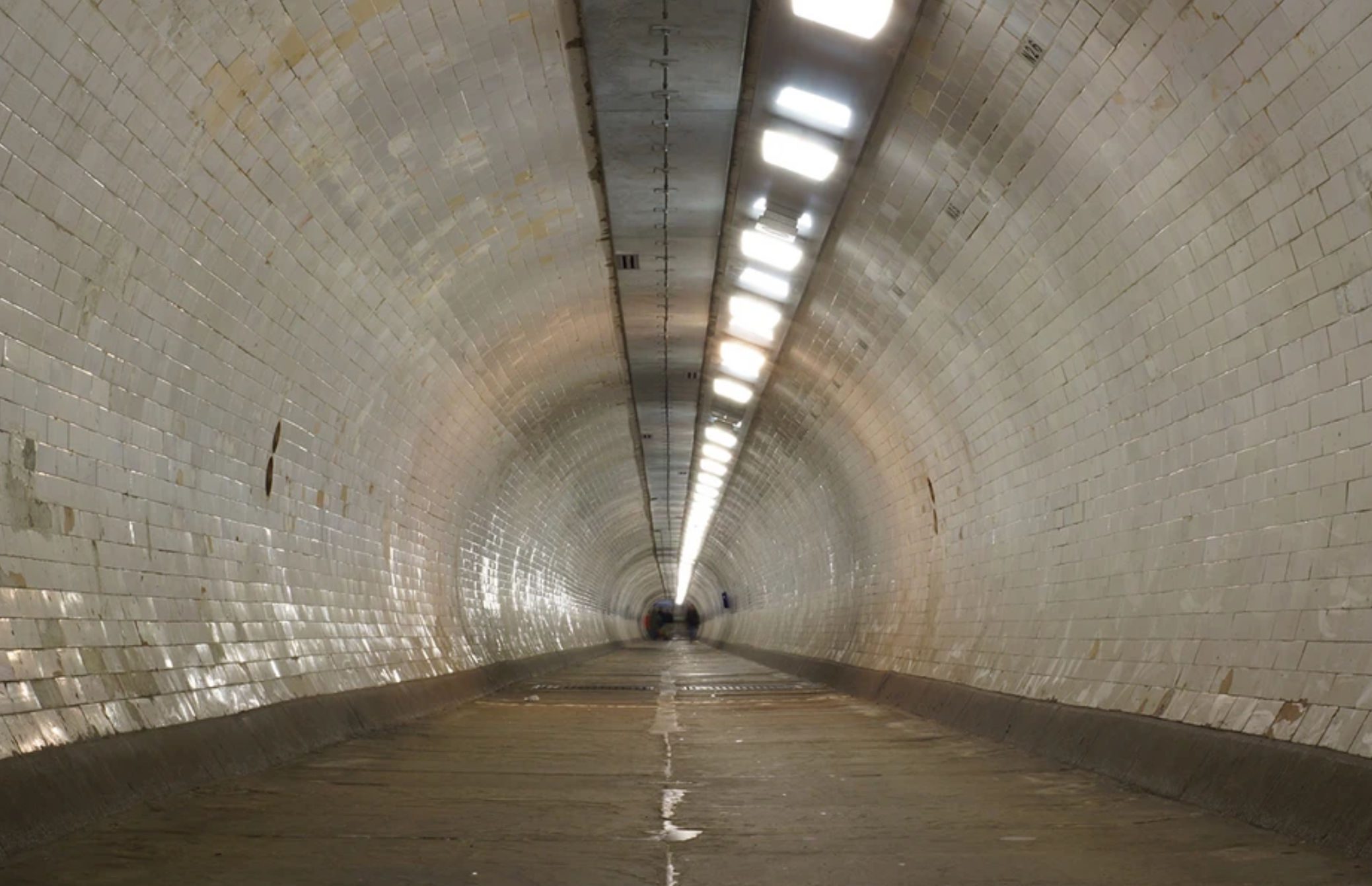 Αυτή είναι η πιο στοιχειωμένη υπόγεια σήραγγα στον κόσμο – Ζευγάρι εθεάθη να περπατά και να εξαφανίζεται