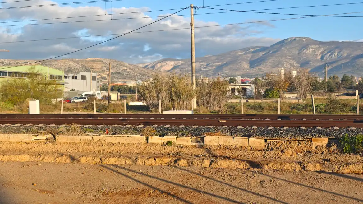 Τραγωδία στα Άνω Λιόσια: Νεκρός άνδρας που παρασύρθηκε από συρμό του Προαστιακού