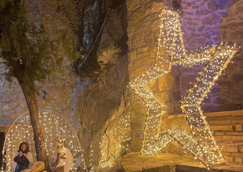 Το χριστουγεννιάτικο χωριό της Εύβοιας που θυμίζει παραμύθι- Δείτε πού βρίσκεται