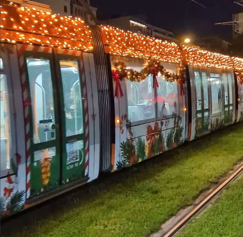 Στην Αθήνα κυκλοφορεί το ομορφότερο τραμ του κόσμου – Δείτε βίντεο