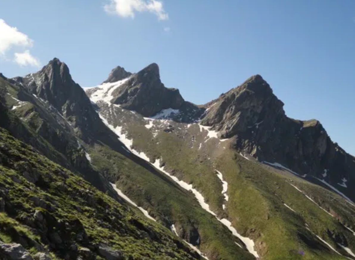 Αγωνία για τους τρεις αγνοούμενους ορειβάτες στα Βαρδούσια – Τους ψάχνουν με θερμικές κάμερες