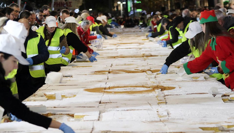 Στην Αττική η μεγαλύτερη βασιλόπιτα της Ελλάδας με 80.000 κομμάτια (pics)