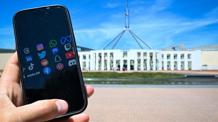 Tέλος τα social media για τους εφήβους: «Θρήνος» στις πλατφόρμες λίγο πριν την απαγόρευση