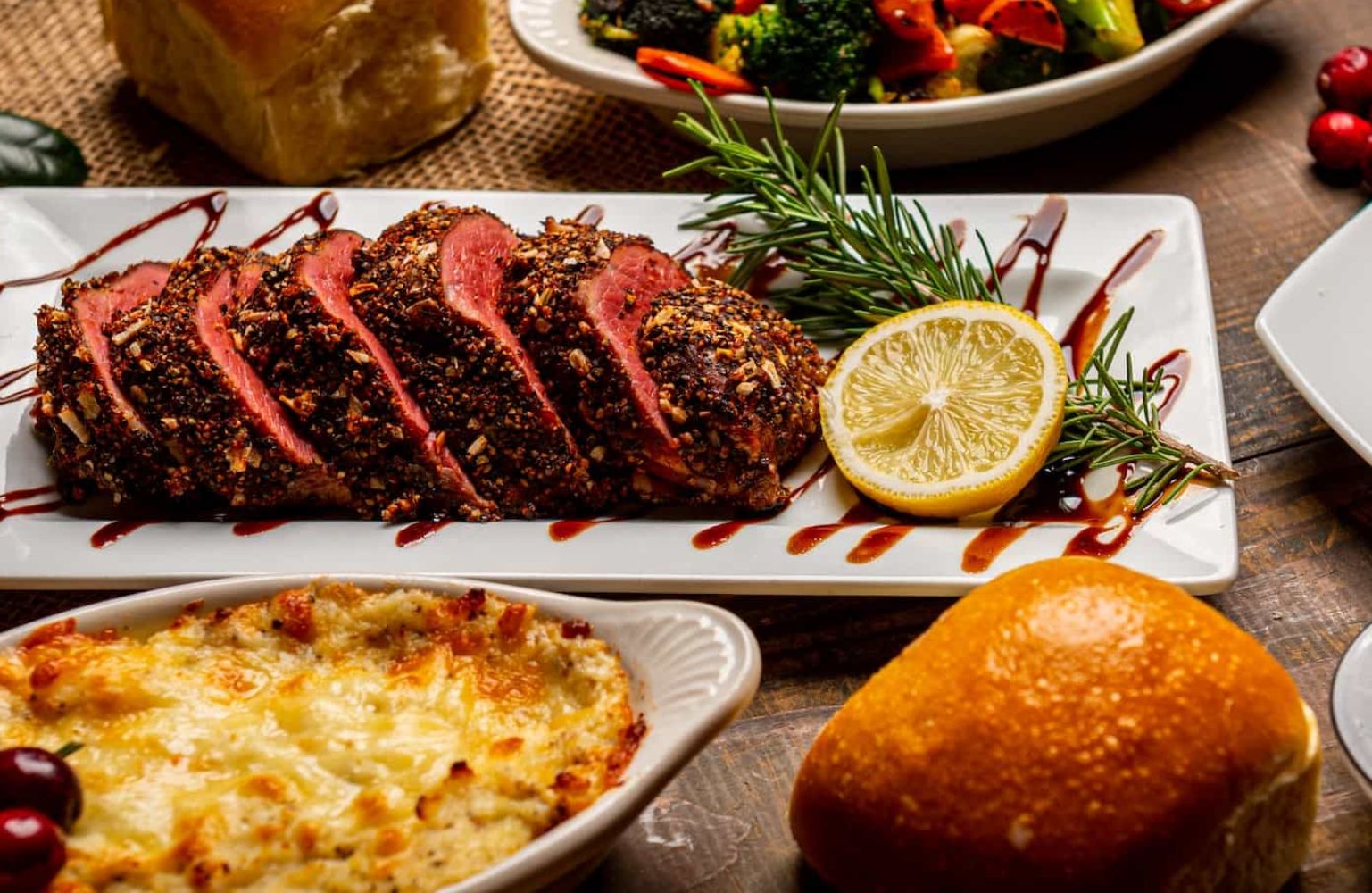 «Φωτιά» οι τιμές για το χριστουγεννιάτικο τραπέζι – Πόσο θα σας κοστίσει ο στολισμός