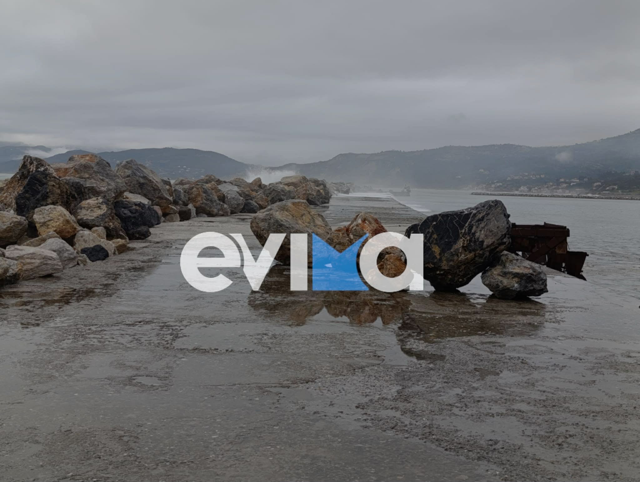 Η κακοκαιρία στην Εύβοια «διέλυσε» μεγάλο λιμάνι – Συγκλονιστικές εικόνες