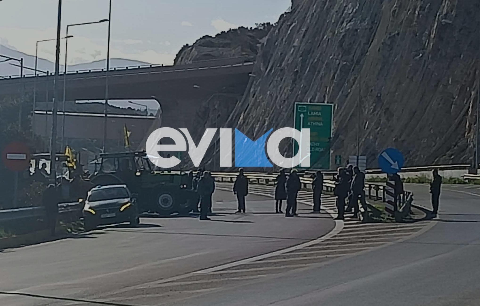 Χαλκίδα: Έκλεισαν την υψηλή γέφυρα για 48 ώρες οι αγρότες