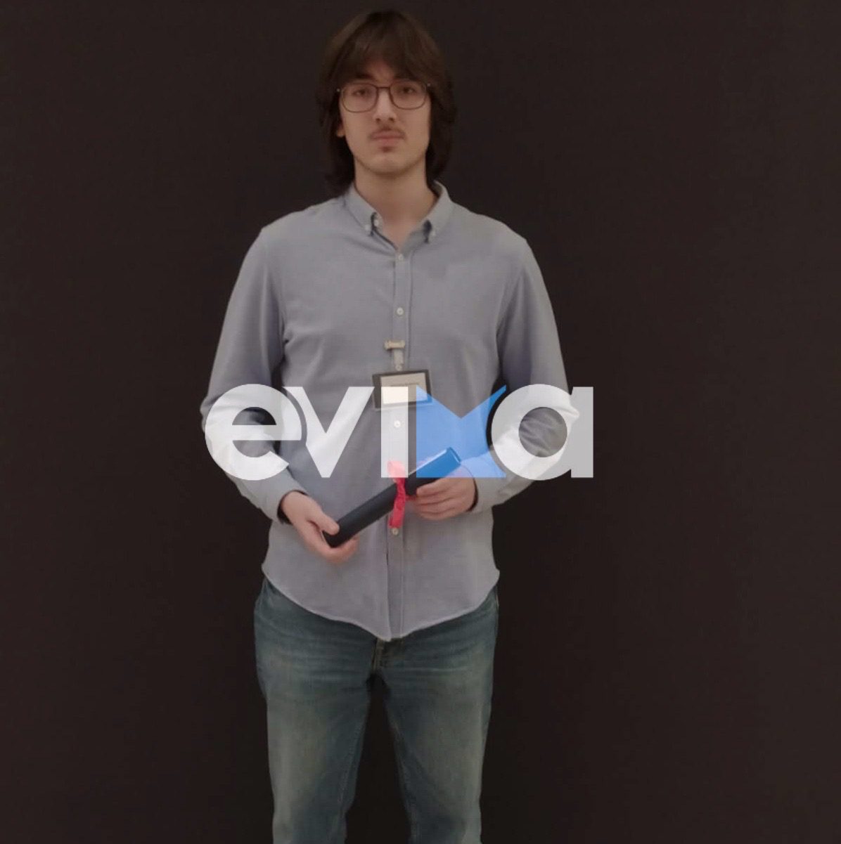 Η υπουργός Παιδείας βράβευσε αριστούχο μαθητή από την Εύβοια