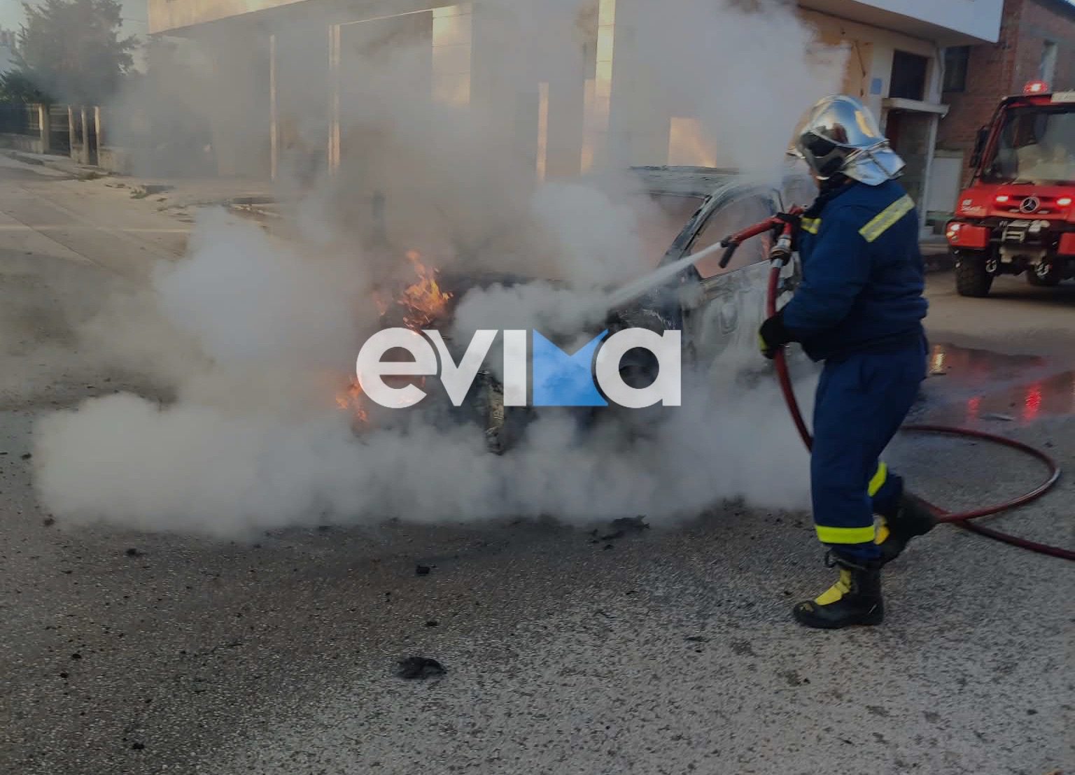 Στιγμές τρόμου στην Εύβοια: Φωτιά σε αυτοκίνητο που πήγαινε παιδί στο σχολείο