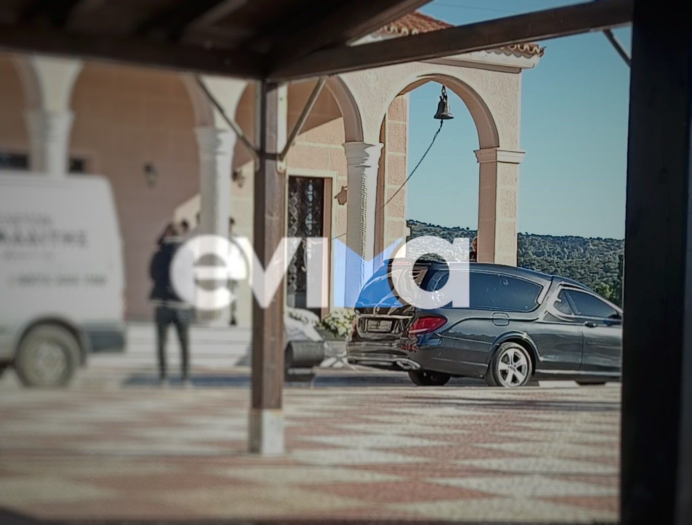 Ανύποτος θρήνος: Η Εύβοια αποχαιρετά τον 15χρονο Λεωνίδα- Σε εξέλιξη η κηδεία