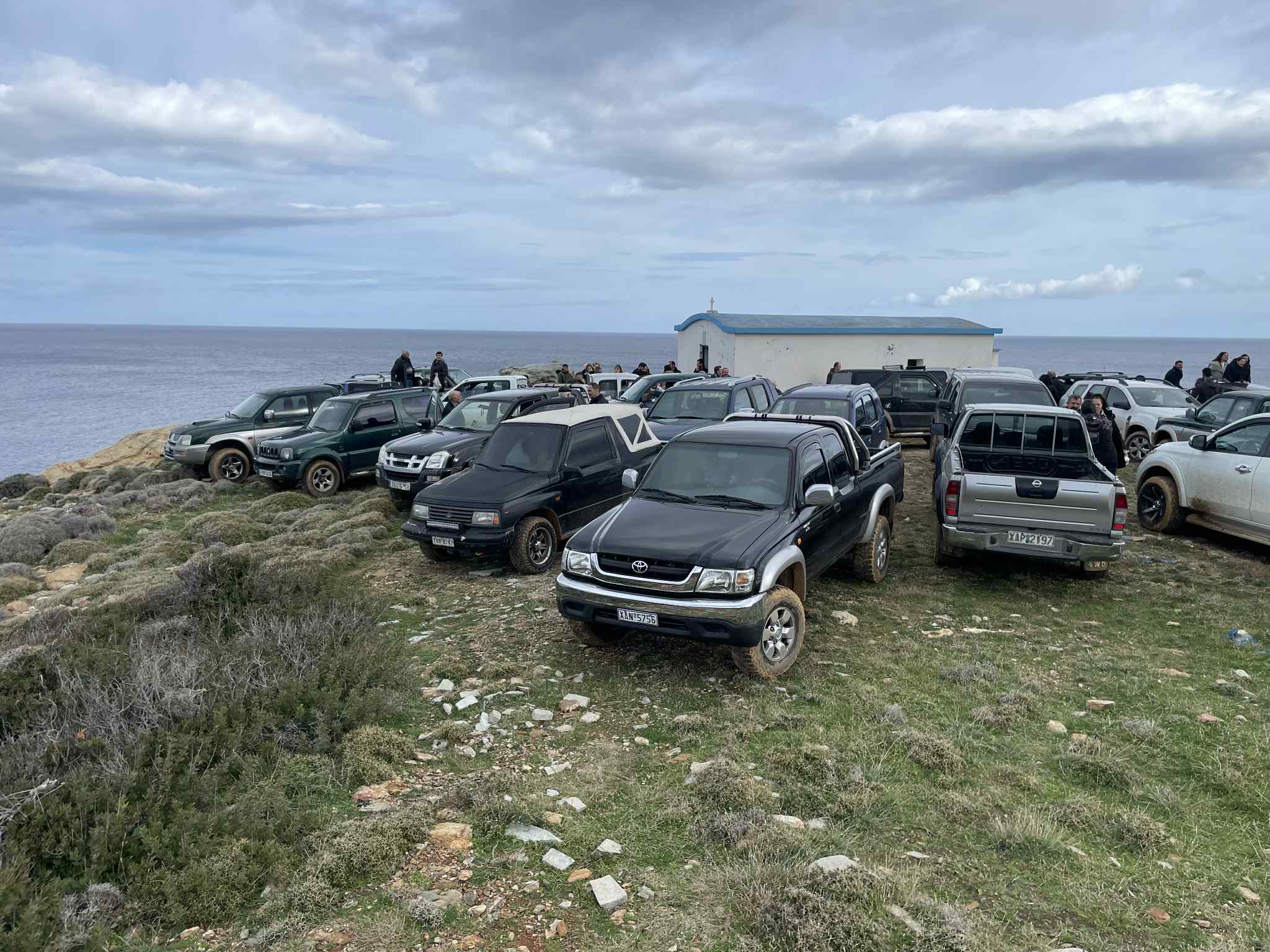 Εύβοια: Κατέκλυσαν το Ακρωτήρι του Καφηρέα για ξωκλήσι που γιόρταζε – Όμορφες εικόνες