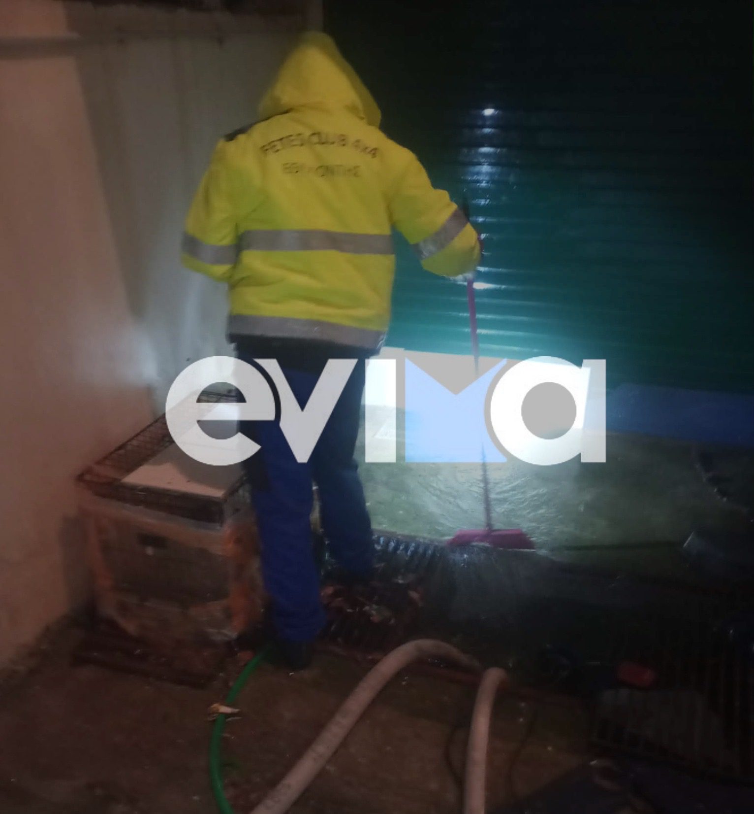 Κατακλυσμός στην Ερέτρια: Πλημμύρισε σπίτι, στο σημείο εθελοντές για βοήθεια