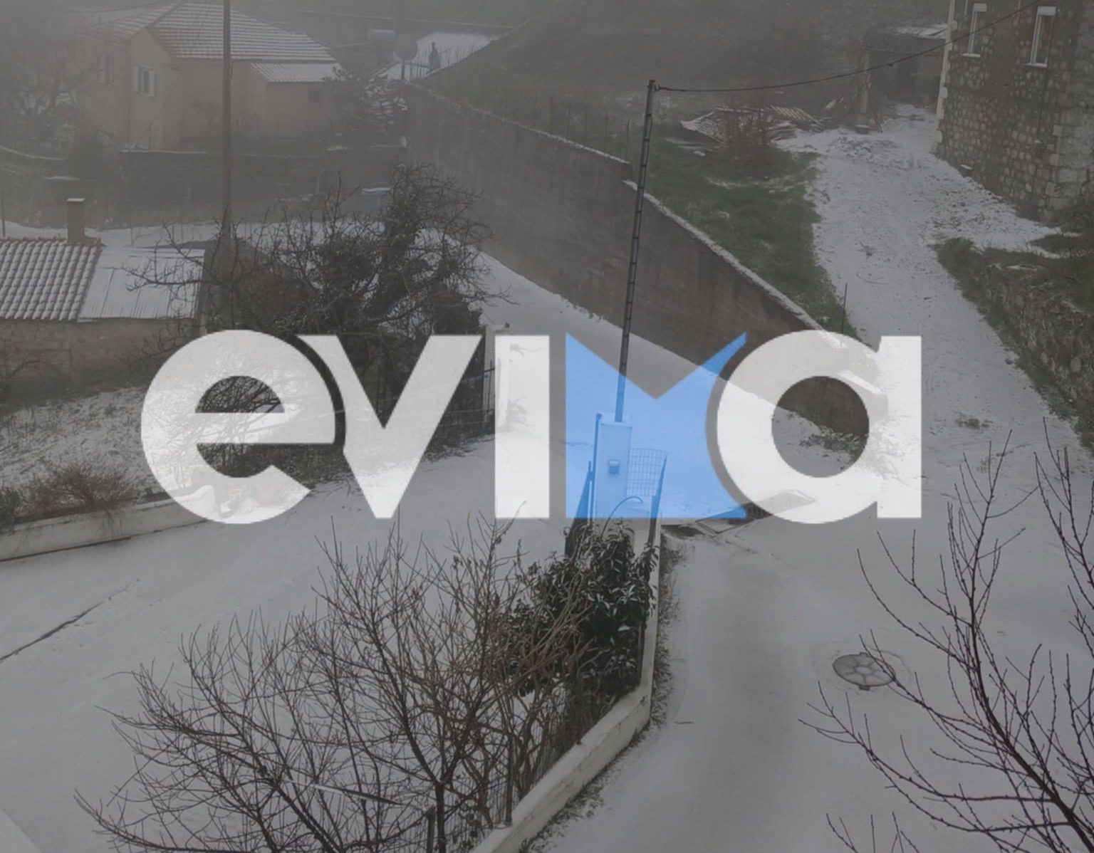 Έπεσε το πρώτο χιόνι σε αυτό το χωριό της Εύβοιας