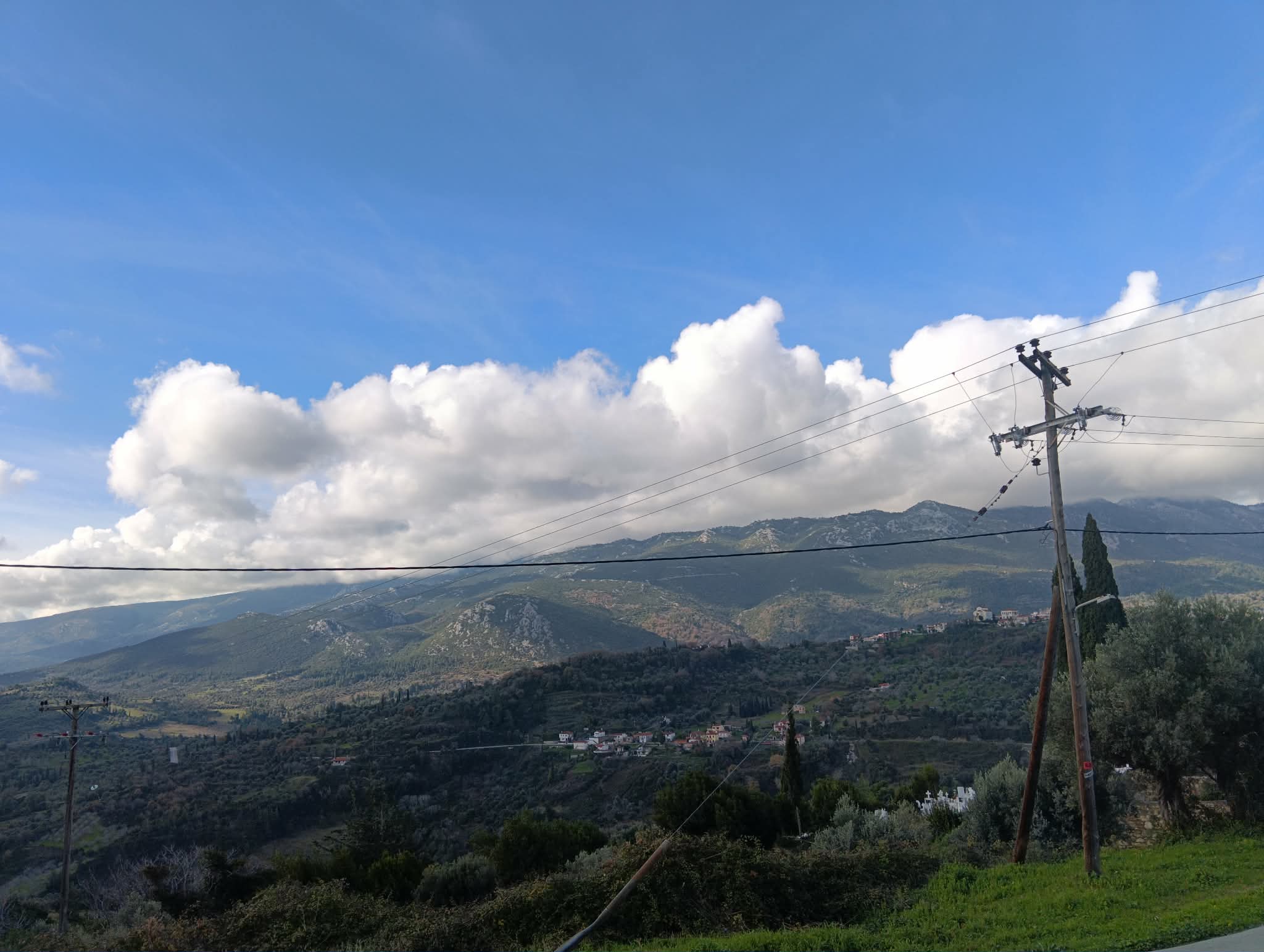 Καιρός: Νοτιάδες και συννεφιά σήμερα στην Εύβοια