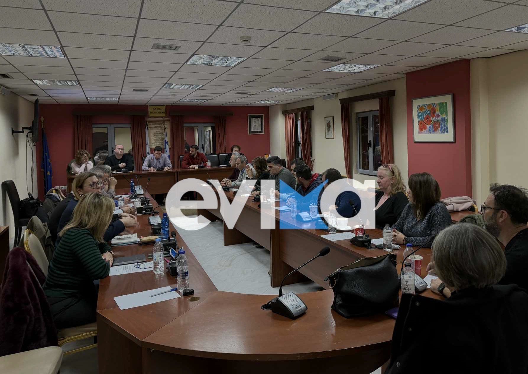 Εύβοια τώρα στα Ψαχνά η εκλογή του νέου προέδρου του δημοτικού συμβουλίου