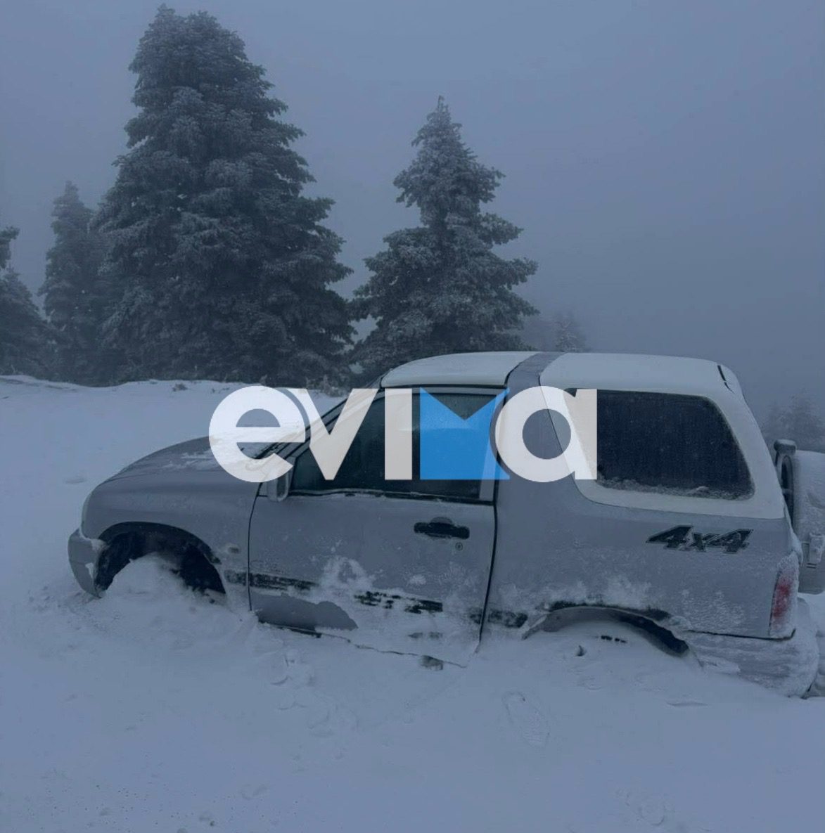Εύβοια: Δραματική διάσωση δύο νεαρών στο χιόνια – Αυτό είναι το τζιπ που κόλλησε – Δείτε εικόνες