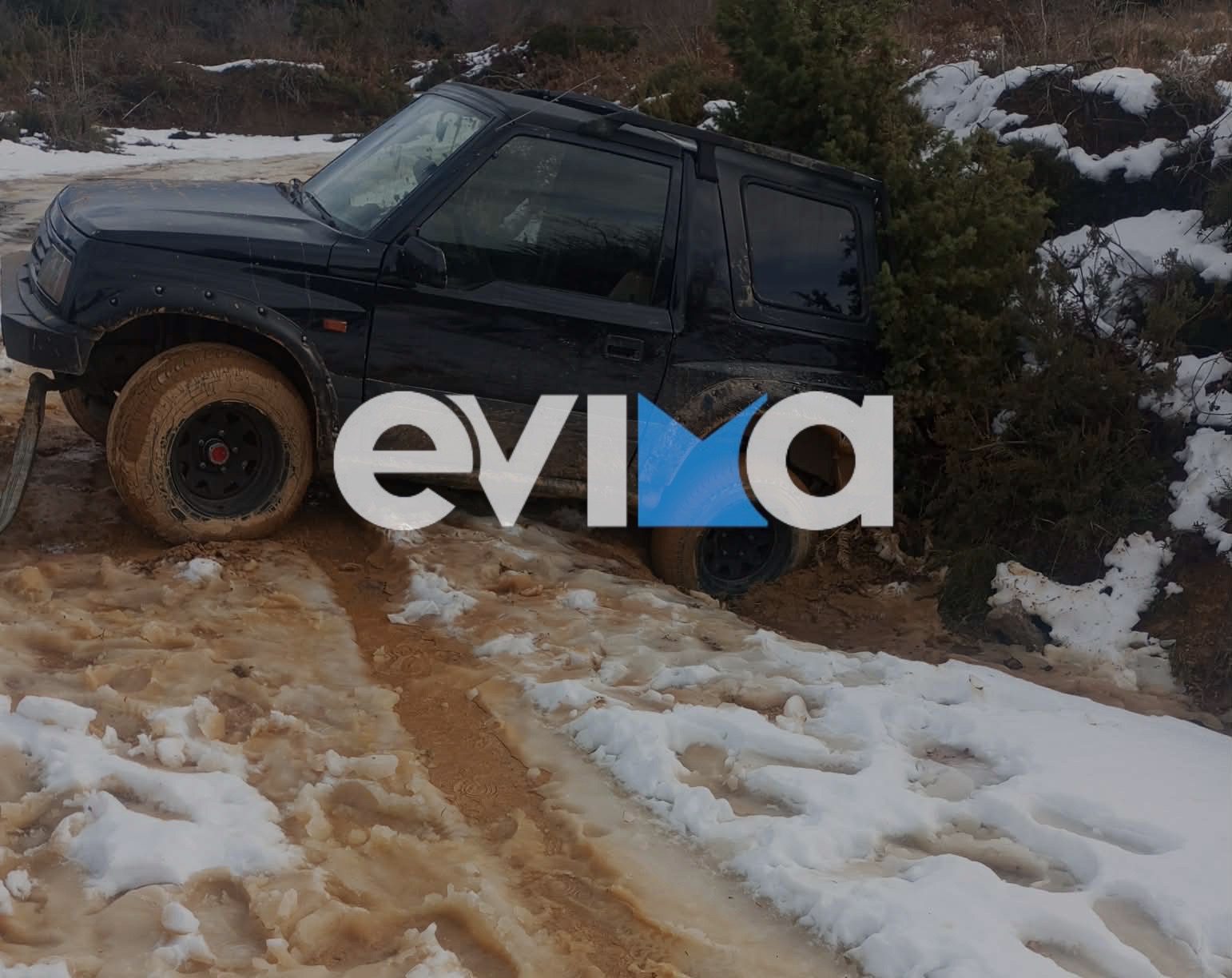 Ώρες αγωνίας στην Εύβοια: Τέσσερις νέοι εγκλωβίστηκαν σε χιόνια και λάσπες