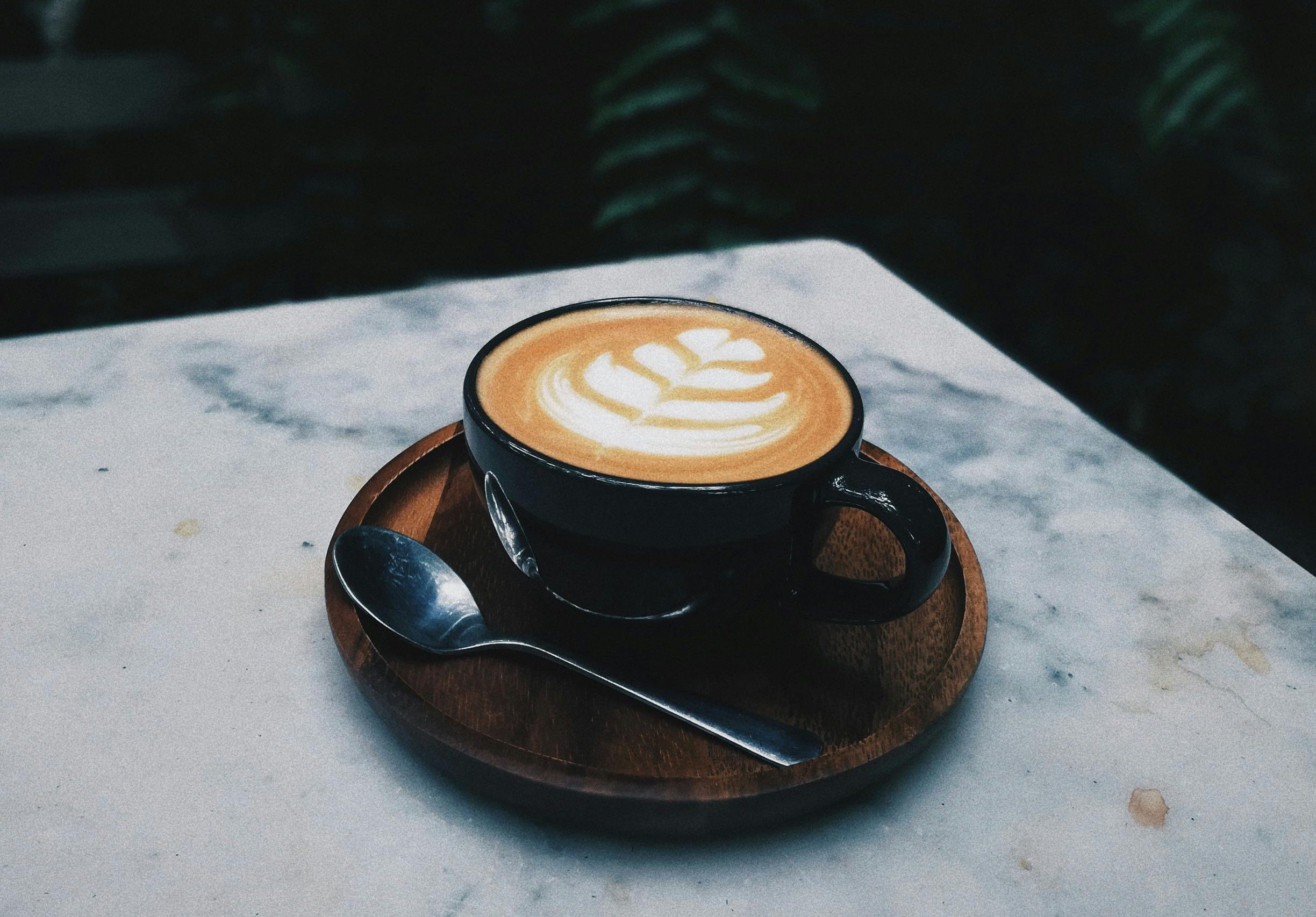 Τι συμβαίνει αν πίνετε καφέ αμέσως μόλις ξυπνήσετε, σύμφωνα με καρδιολόγο