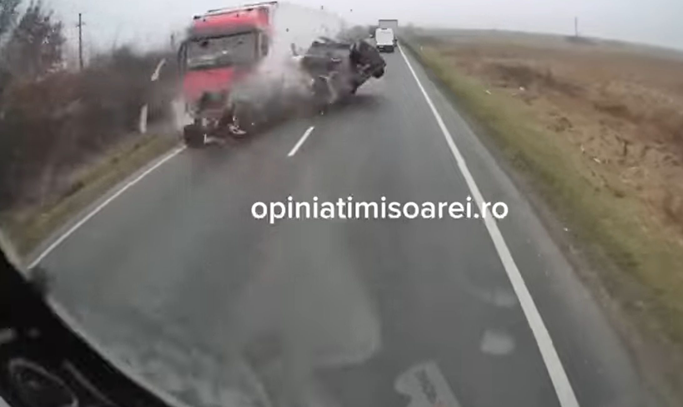 Βίντεο-σοκ: Τροχαίο με έξι νεκρούς και 3 τραυματίες στη Ρουμανία – Εμπλοκή μίνι βαν με οπαδούς του ΠΑΟΚ