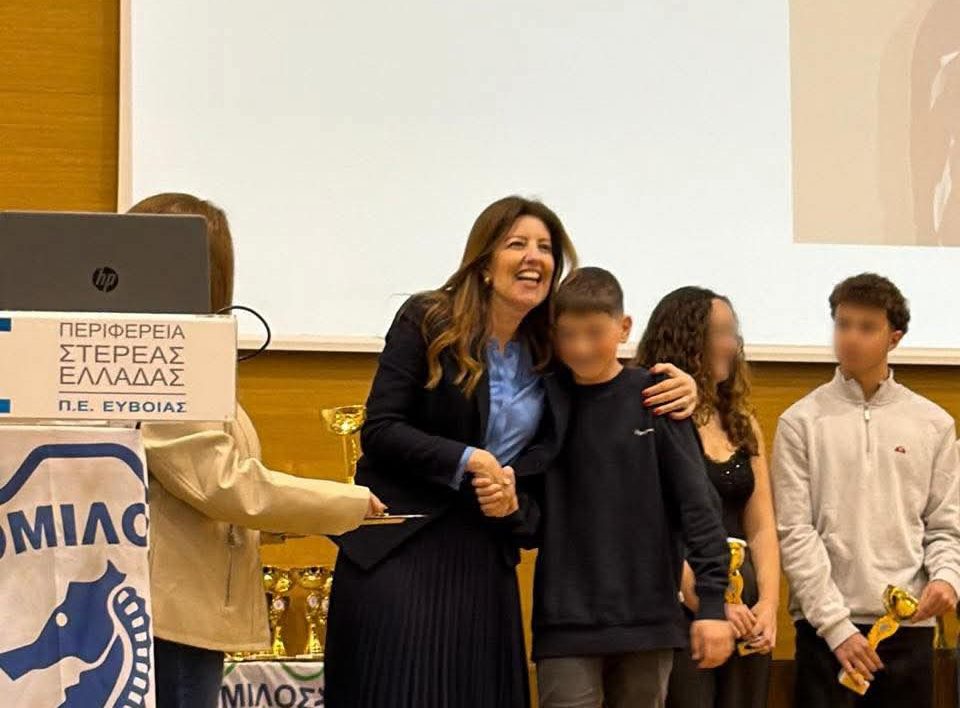 Εύβοια: Κοντά σε αθλητικούς και πολιτιστικούς συλλόγους η Καραμπατσώλη – Τι δήλωσε