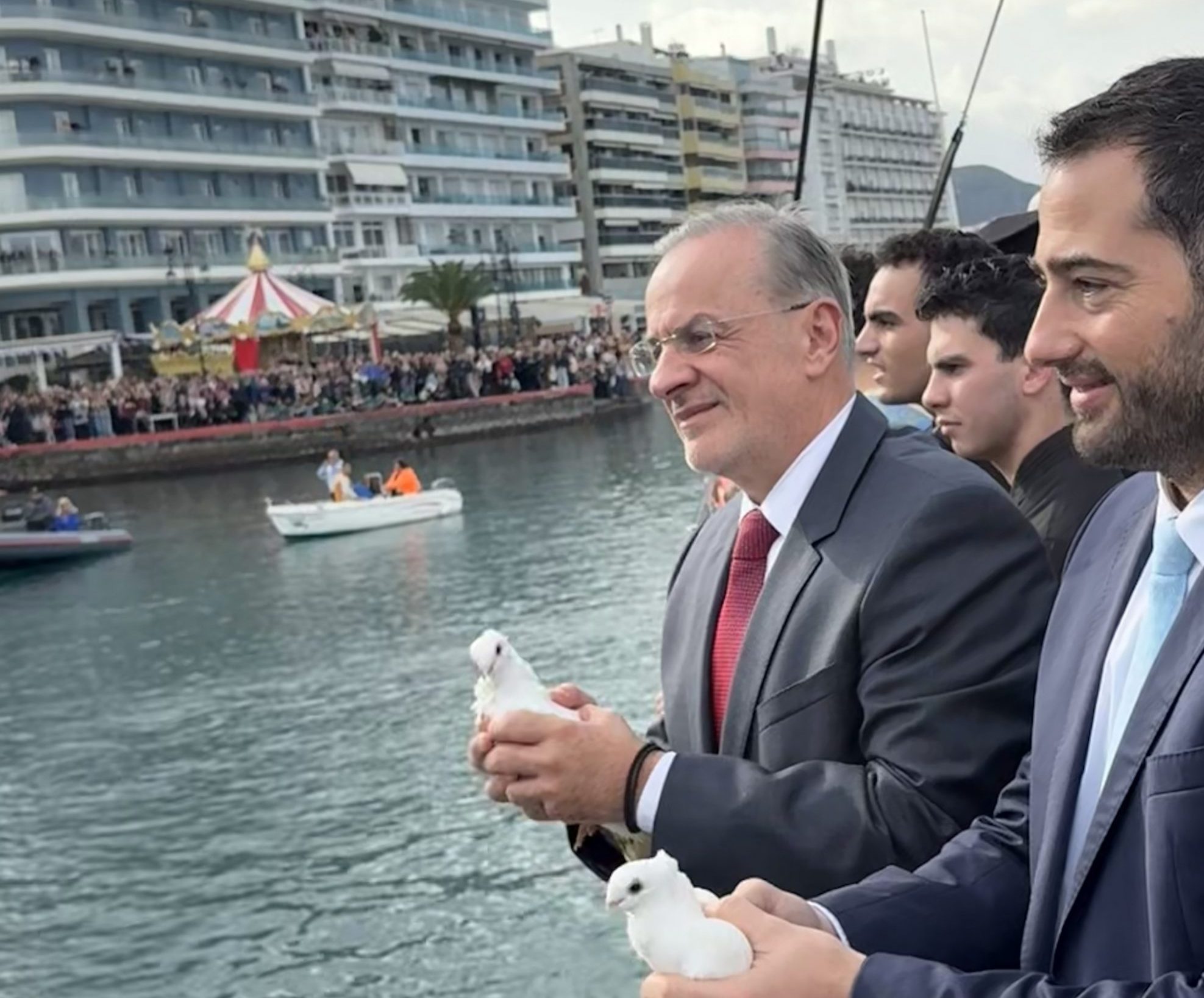 Στη Χαλκίδα τα Θεοφάνεια ο Θανάσης Ζεμπίλης – Το λευκό περιστέρι και το μήνυμα της ημέρας