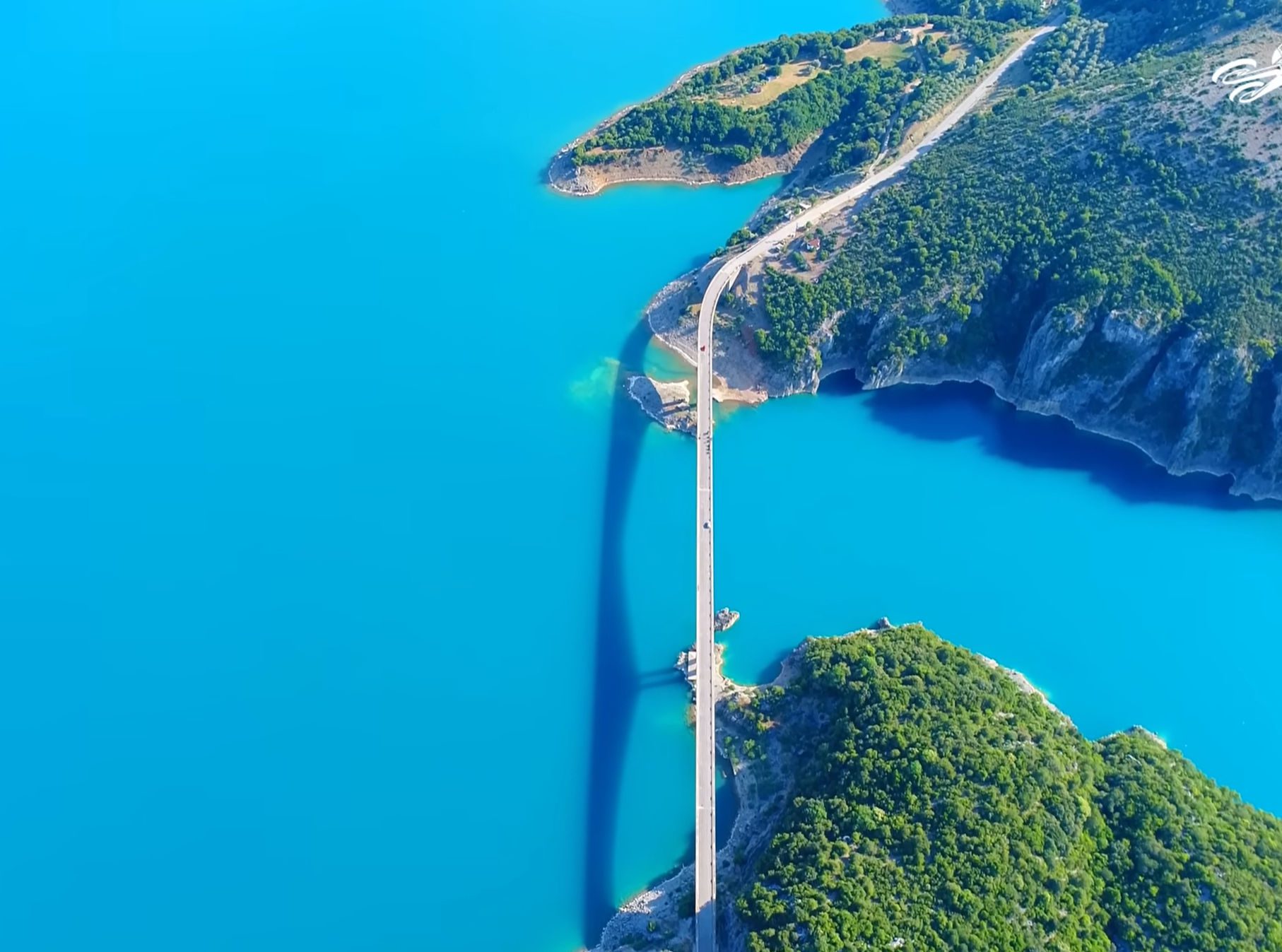 Βόλτα στην πιο κινηματογραφική γέφυρα της Ελλάδας με τα παγκόσμια ρεκόρ