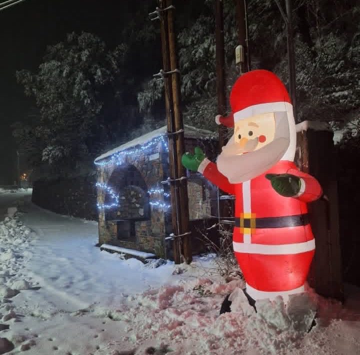 Πρωτοχρονιά με χιόνια μετά από χρόνια στην Εύβοια! Παραμυθένιες εικόνες