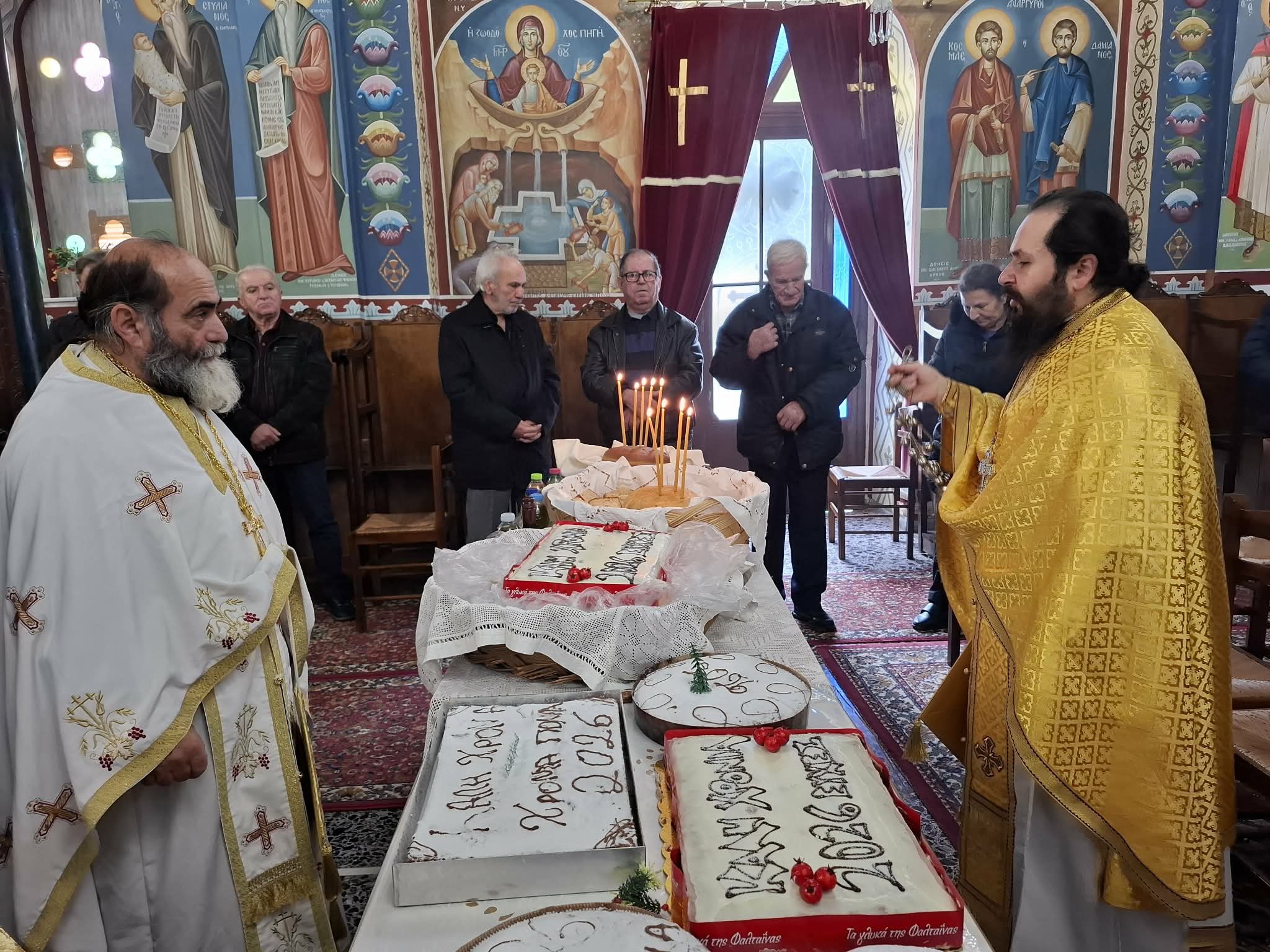 Εύβοια: Ευλόγησαν τις βασιλόπιτες στην εκκλησία αυτού του γραφικού χωριού