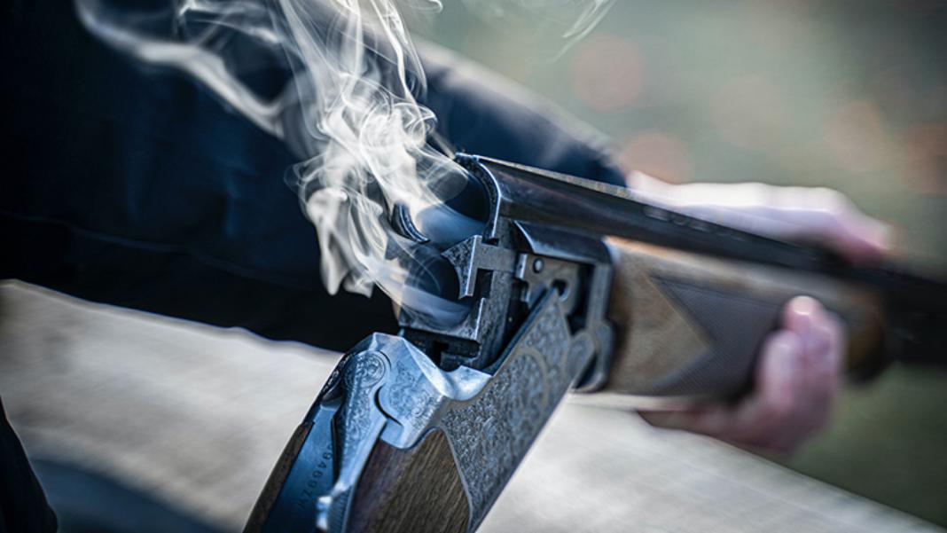 Παραλίγο τραγωδία στα Χανιά: Τραυμάτισε τον αδερφό του με την καραμπίνα!