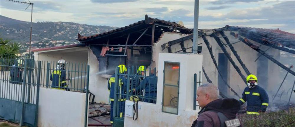 Τραγωδία στη Ραφήνα: Ένας νεκρός μετά από φωτιά σε μονοκατοικία (εικόνες)