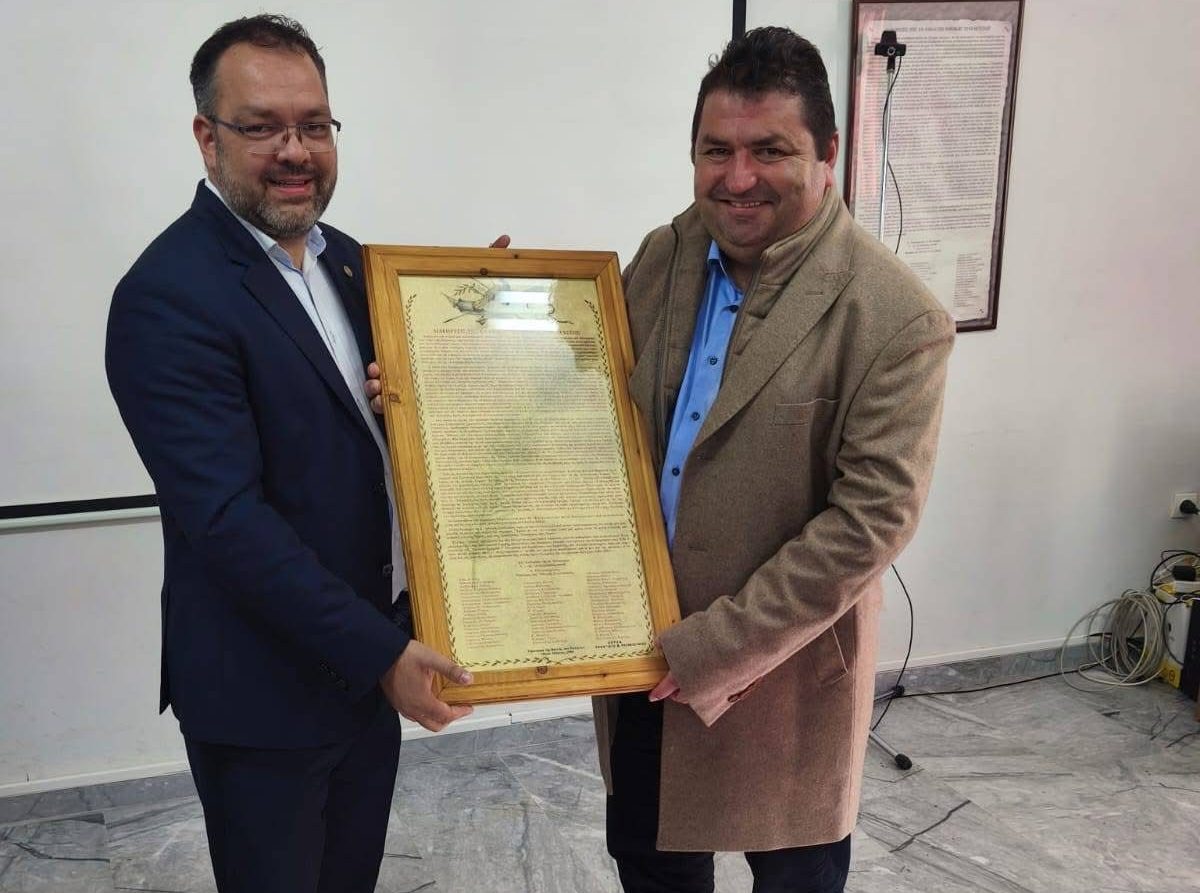 Στην Επίδαυρο ο Τσαπουρνιώτης – Τι κάνει εκεί ο δήμαρχος της Εύβοιας