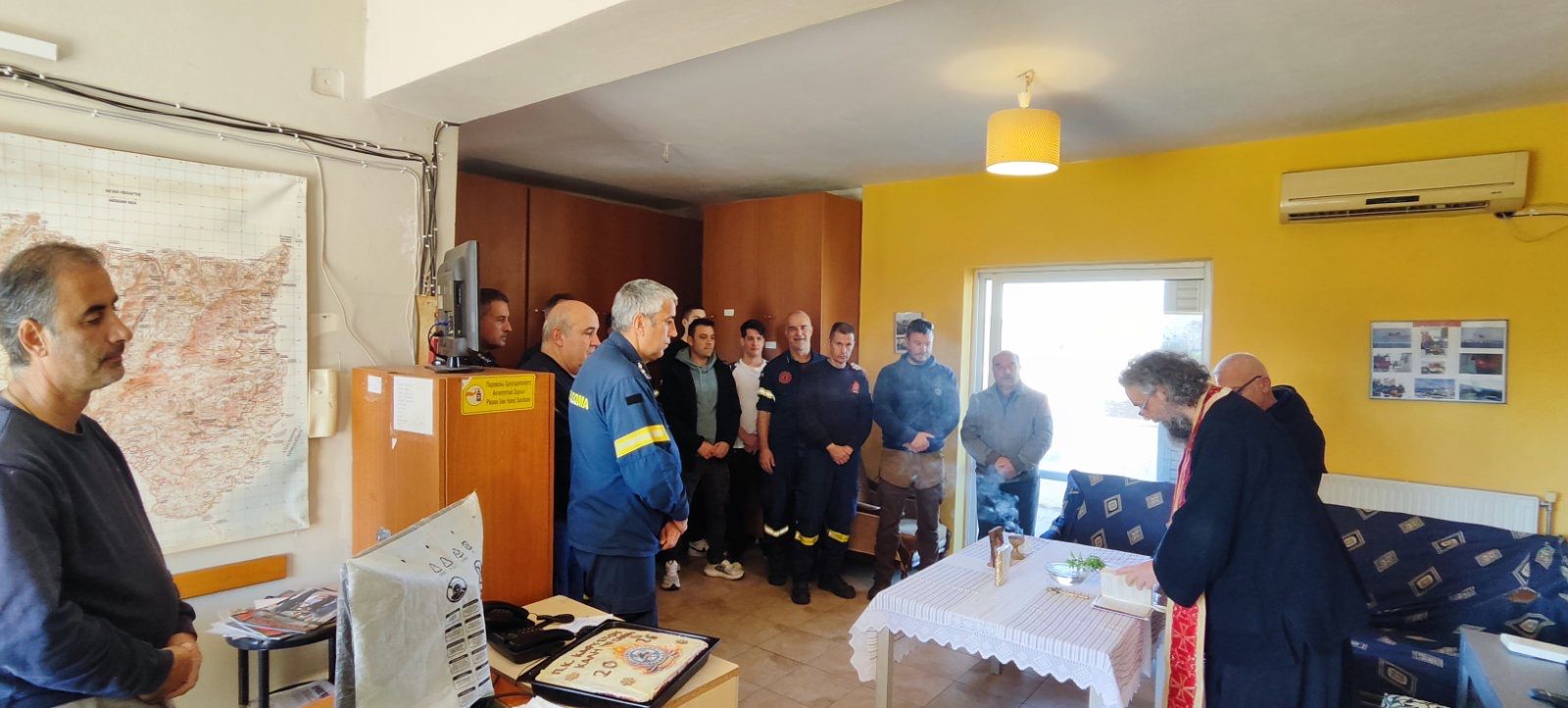 Κάρυστος: Με την ευχή για λιγότερα συμβάντα το 2026 έκοψαν την πίτα οι Πυροσβέστες