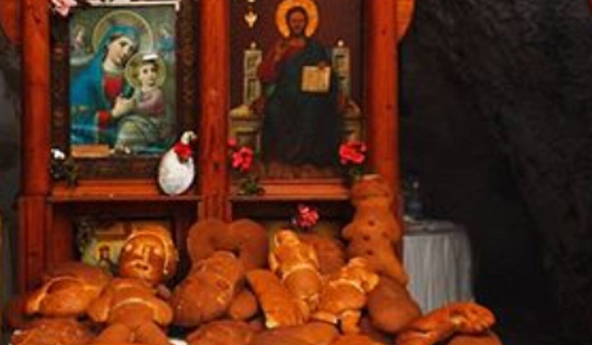 Άγιος Αντώνιος: Η ιστορία του εθίμου με τα ζυμαρένια ανθρωπάκια