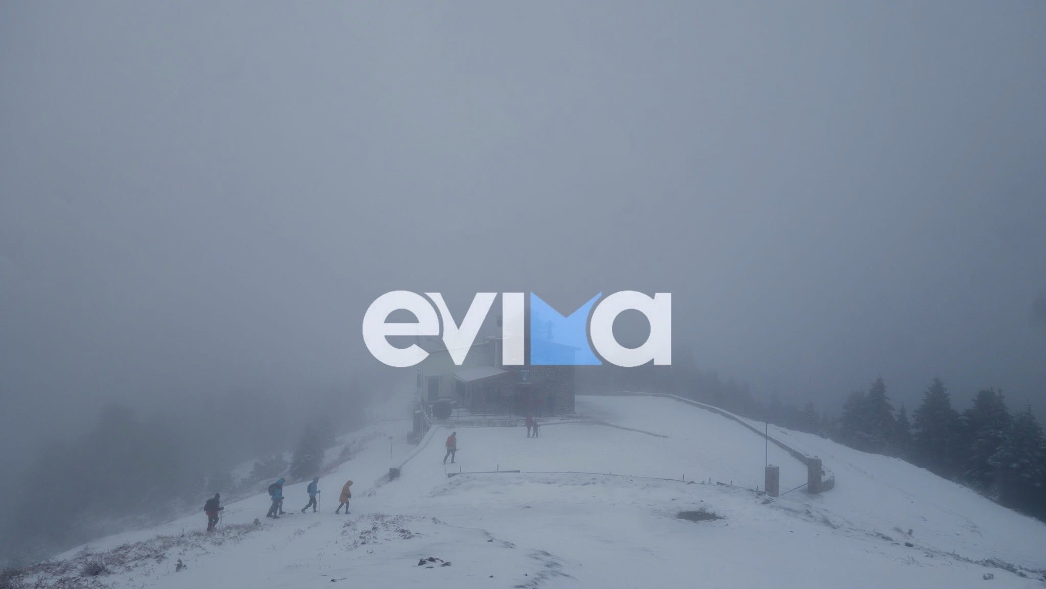 Χιόνια στην Εύβοια: Εγκλωβίστηκαν δύο νεαροί λόγω έντονης χιονόπτωσης