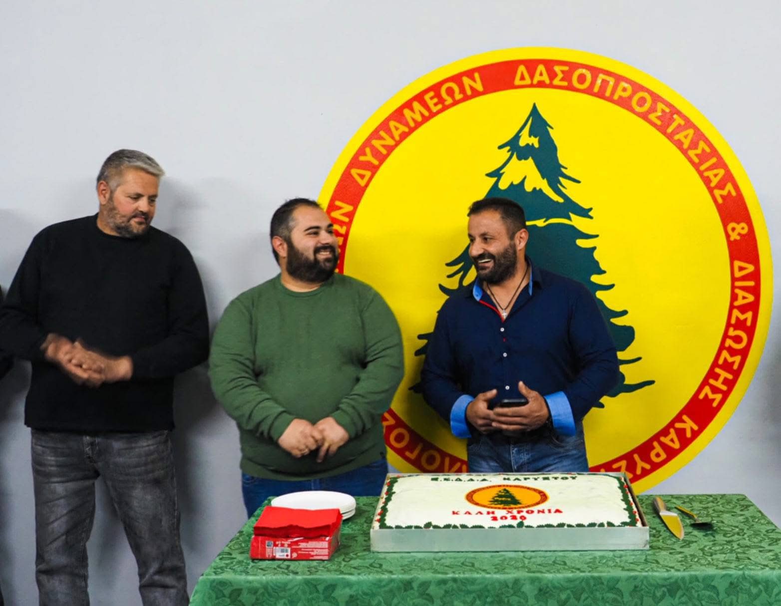 Έκοψαν την πίτα για τη νέα χρονιά οι εθελοντές της Καρύστου