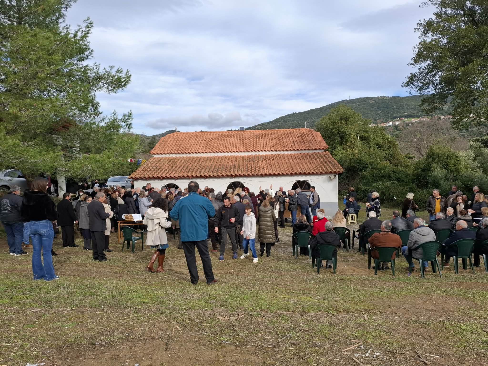 Εύβοια: Γιόρτασαν τον Άγιο Γρηγόριο σε αυτό το υπέροχο ξωκλήσι – Εικόνες