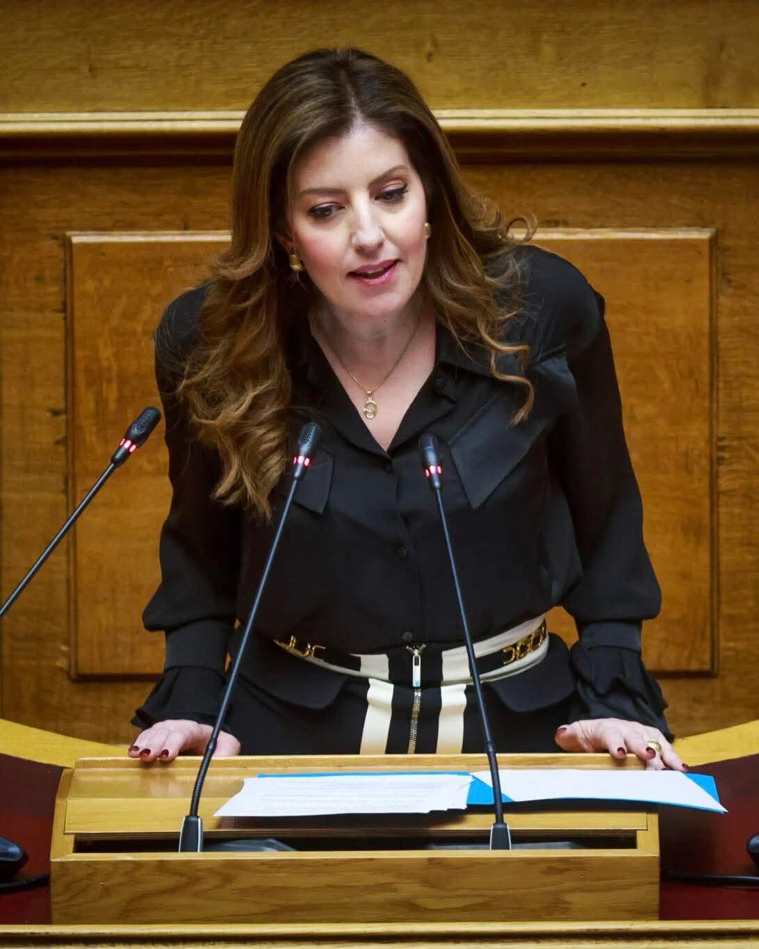 Γραφειοκρατικό χάος στην Εύβοια – Κοινοβουλευτική παρέμβαση για τις άδειες διαμονής