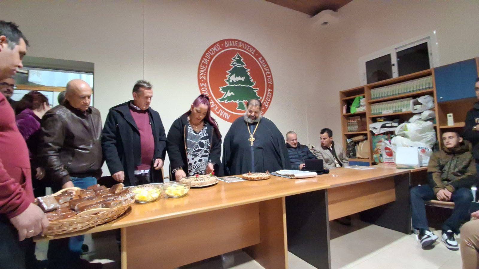 Εύβοια: Η δραστήρια προεδρίνα της γραφικής Σέττας έκοψε τη βασιλόπιτα- Δείτε μαζί με ποιους