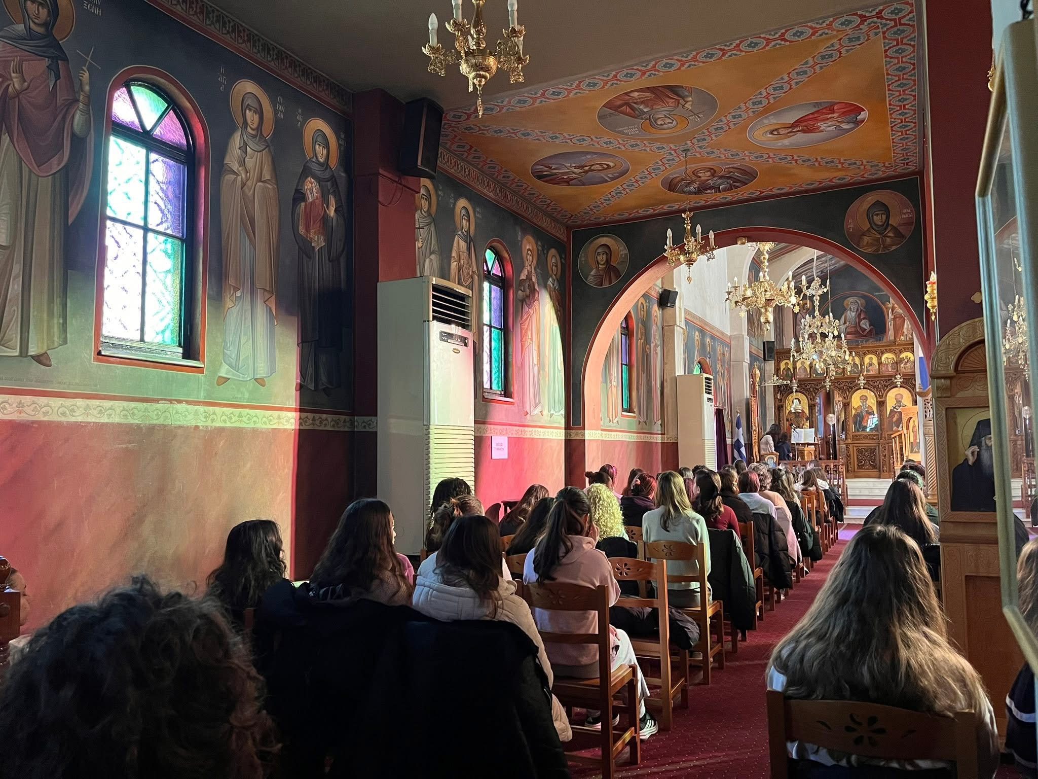 Γέμισαν με παιδιά οι εκκλησίες στην Εύβοια