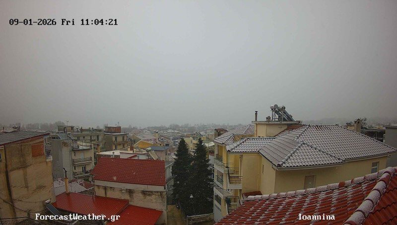 Χιονίζει μέσα στην πόλη των Ιωαννίνων – Δείτε βίντεο