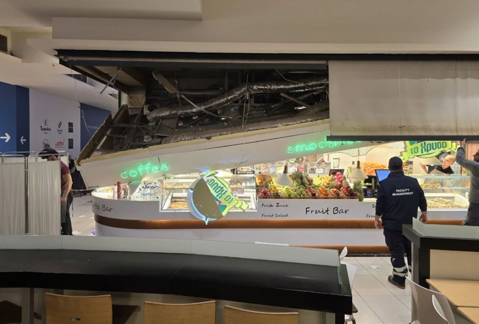 Σοκ: Έπεσε η οροφή καταστήματος σε εμπορικό κέντρο – Τραυματίστηκε μία γυναίκα (video)