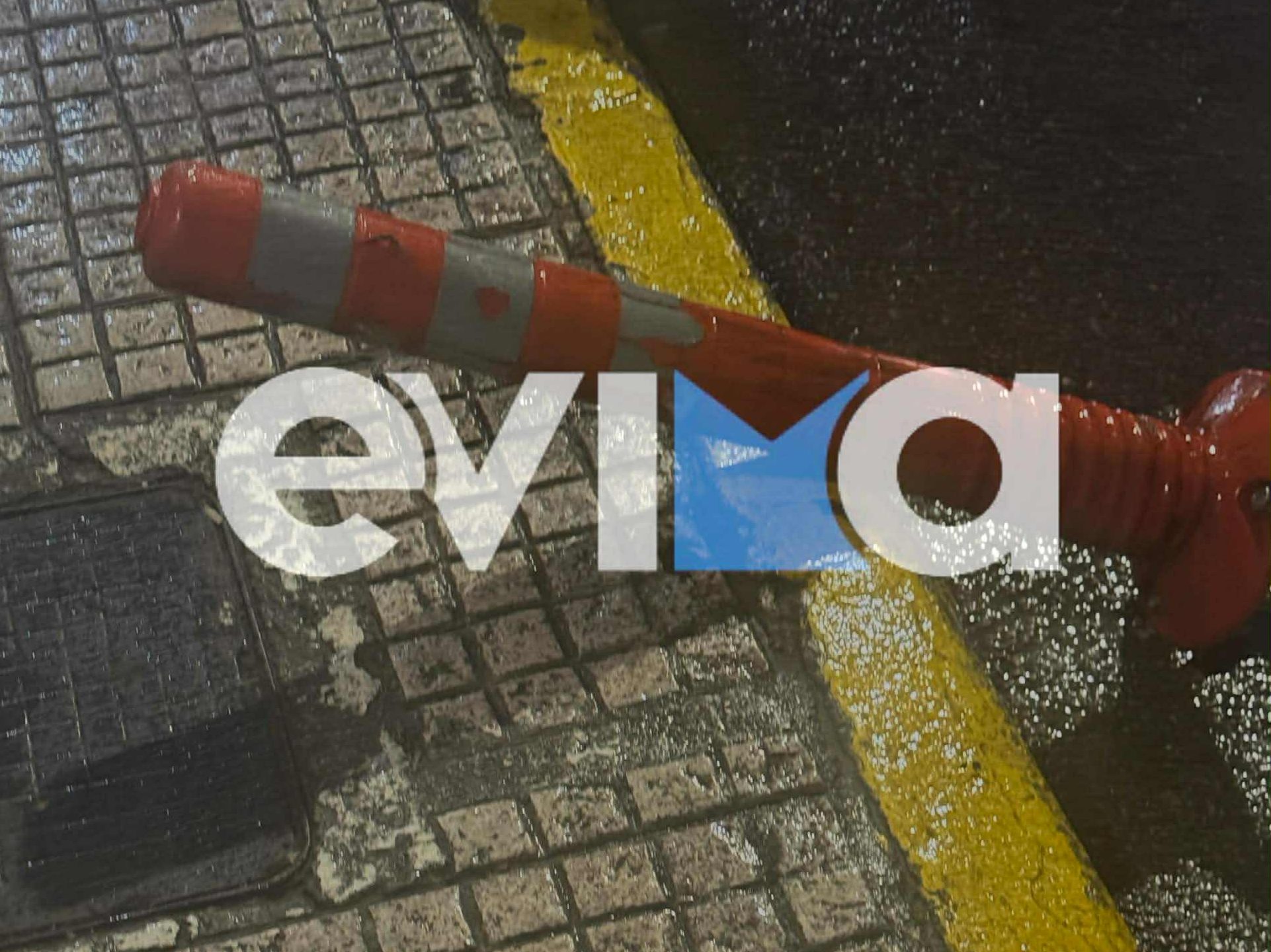 Οδηγός στην Εύβοια έσπασε κολωνάκι για να παρκάρει