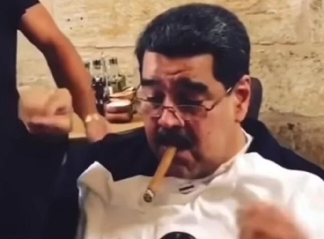 Ο λαός λιμοκτονούσε και ο Μαδούρο έτρωγε πανάκριβες μπριζόλες – Ο οδηγός λεωφορείου που έγινε δικτάτορας