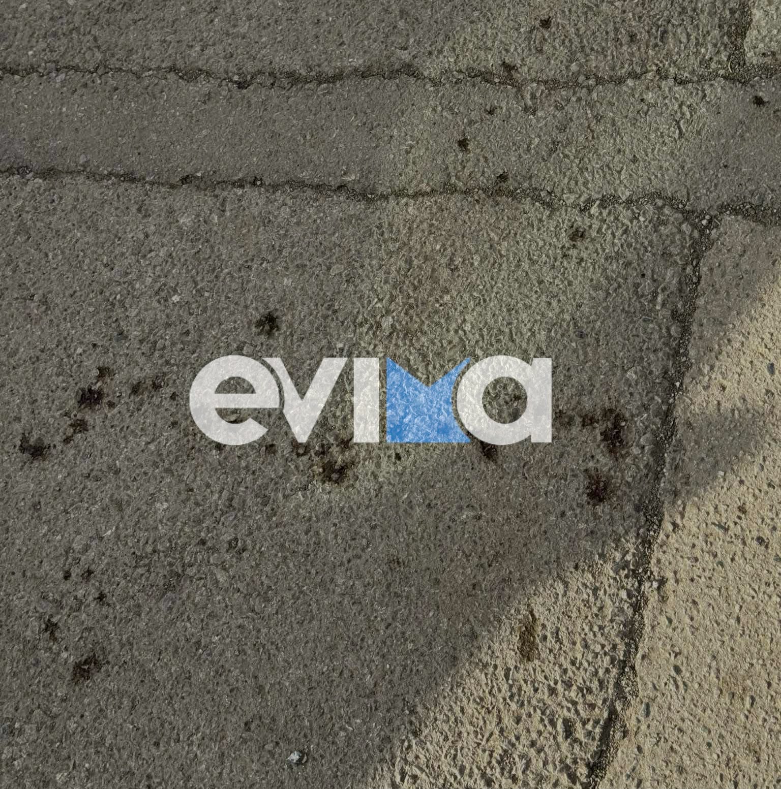 Τρόμος σε κεντρική πλατεία της Εύβοιας: Έπεσαν μαχαιριές – Τρία άτομα στο Νοσοκομείο