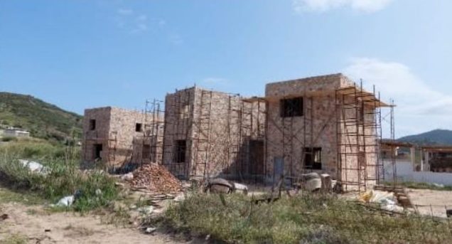 MUSTEQJA: Πέτρα, μπετό, οικοδομή, όπως πρέπει να γίνεται στην Εύβοια