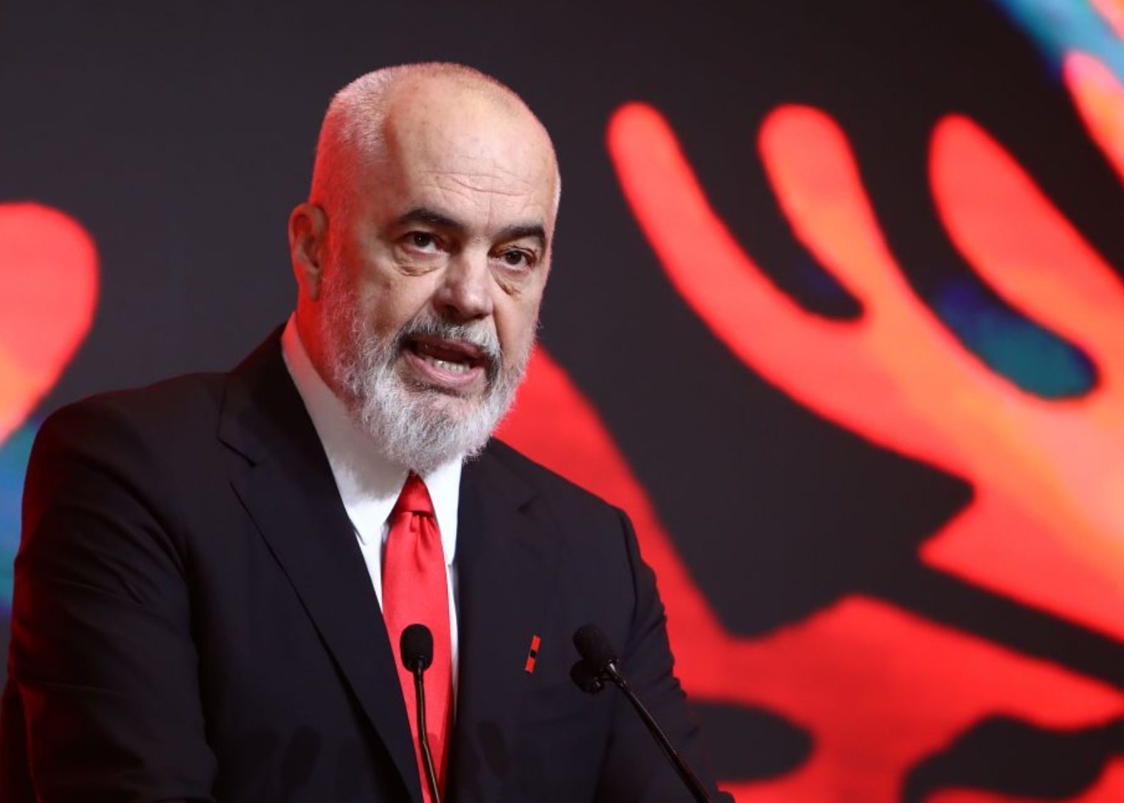 Πήρε θέση ο Ράμα για τη δήλωση περί Πλάτωνα και Αριστοτέλη: «Ειπώθηκε για πλάκα…»