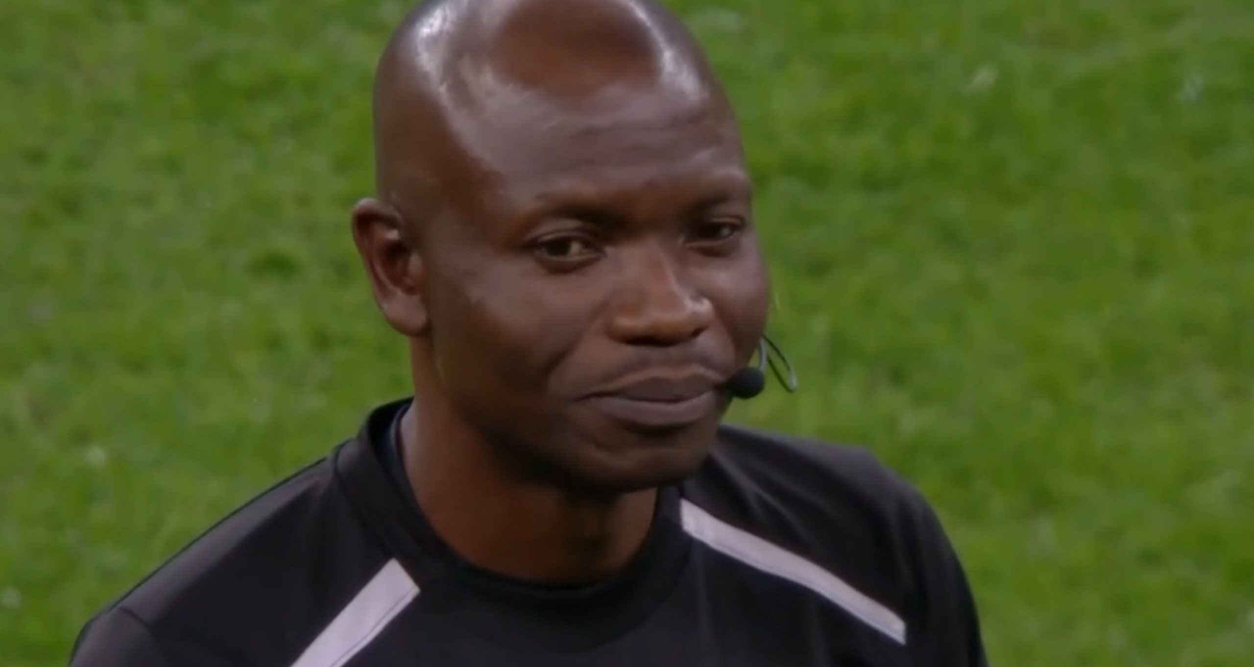 Κόπα Άφρικα: Ο διαιτητής του τελικού γελούσε ενώ φέρει το απόλυτο χάος (video)