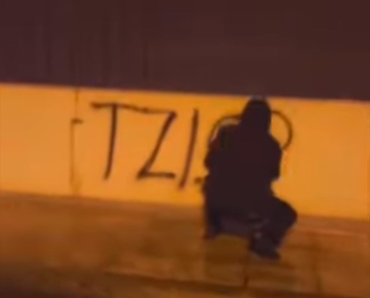 Παρέμβαση του Ρουβίκωνα στο σπίτι του ιδιοκτήτη της Βιολάντα – Βίντεο