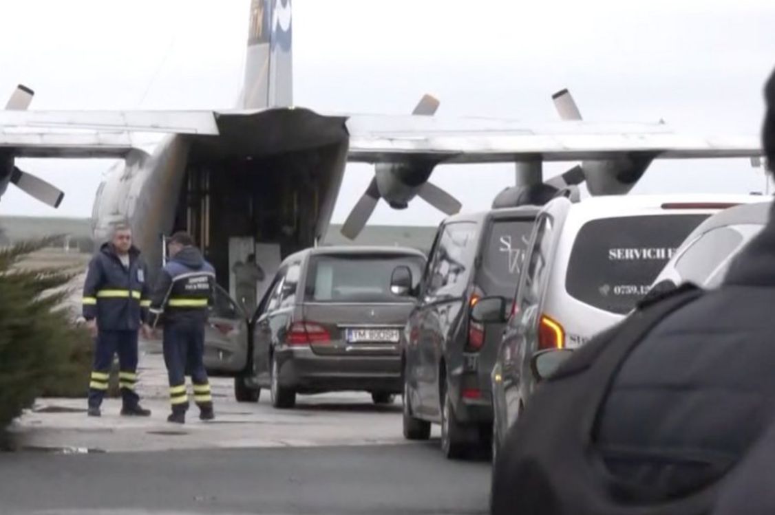 Στο αεροδρόμιο της Τιμισοάρα οι 7 σοροί των οπαδών του ΠΑΟΚ – Θα μεταφερθούν στην Ελλάδα με C-130