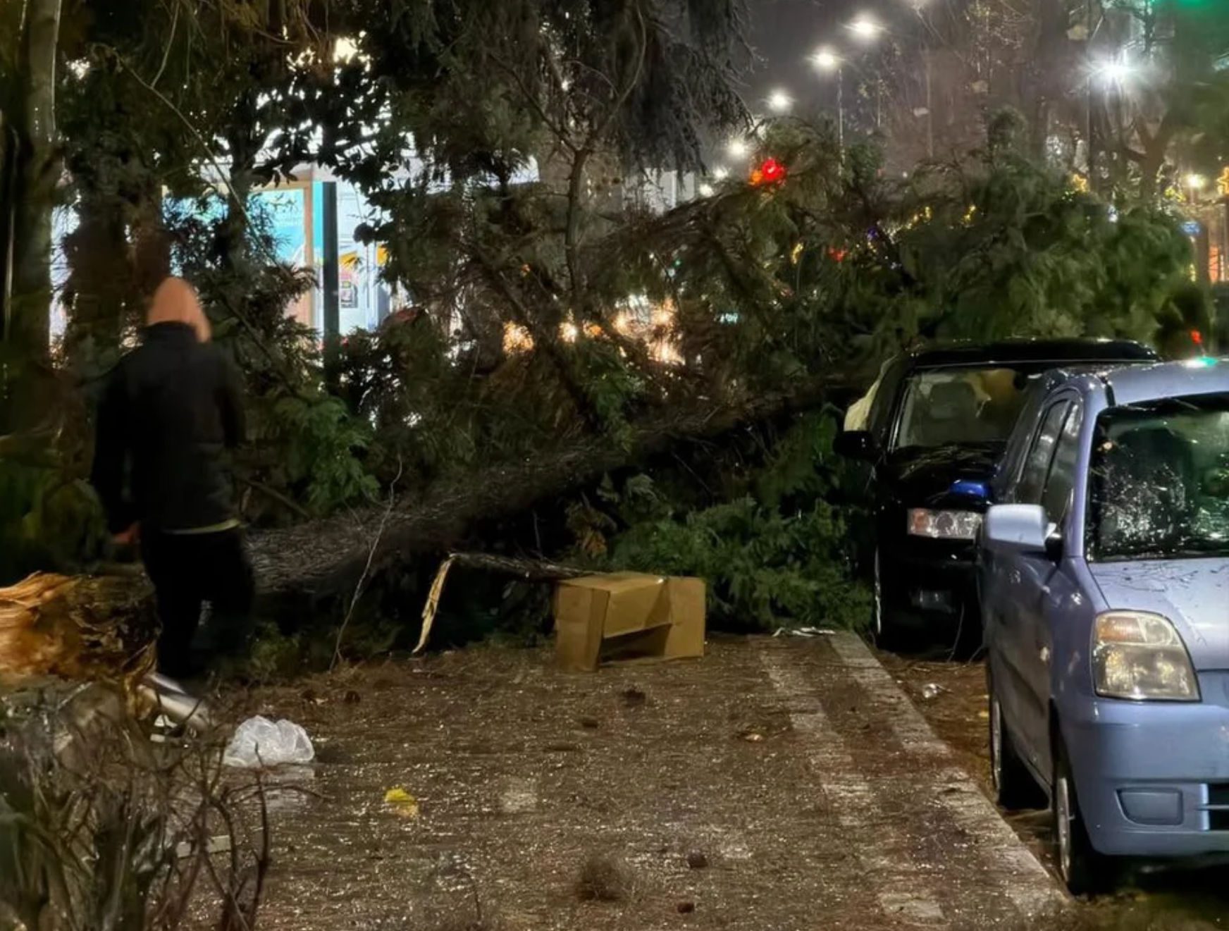Ισχυρή καταιγίδα με ριπές ανέμου 150 χλμ./ώρα σάρωσε την Αλεξανδρούπολη